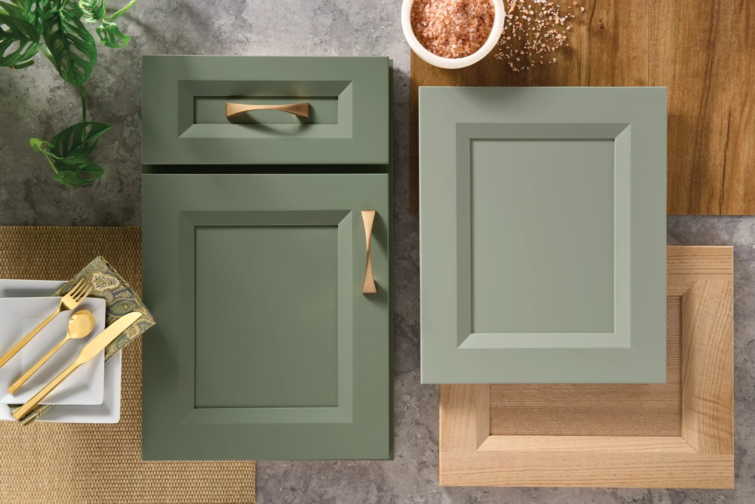 MD_Succulent_2025_MB05_11zon (Gold) Monona Flat Panel in Succulent and Pistachio on maple, Lynx on quartersawn oak